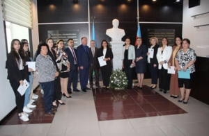 Respublika Elmi-Texniki Kitabxanasında “Heydər Əliyev İli” çərçivəsində silsilə tədbirlər keçirilmişdir