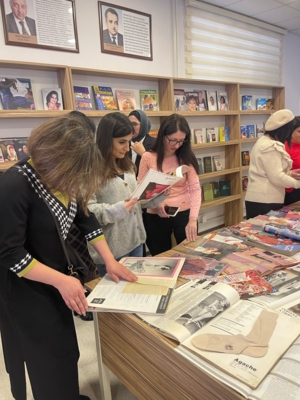 Azərbaycan Respublikası Əqli Mülkiyyət Agentliyinin tabeliyində olan Respublika Elmi-Texniki Kitabxanasında (RETK) “8 mart Beynəlxalq Qadınlar Günü”nə həsr edilən “Qadın dünyası” adlı sərgisi keçirilir.