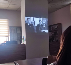 Əqli Mülkiyyət Agentliyinin tabeliyində olan Respublika Elmi- Texniki Kitabxanasında Ulu Öndərə həsr olunan film nümayiş etdirilib