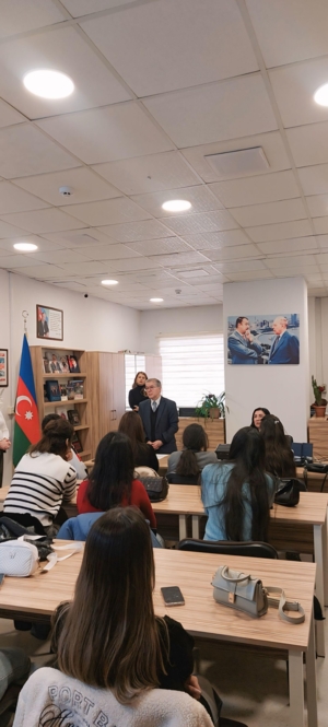 Respublika Elmi-Texniki Kitabxanasında 2024-2025-ci tədris ilində bakalavr pilləsinin sonuncu kursunda təhsil alan 22 tələbənin istehsalat təcrübəsinə başlandı.