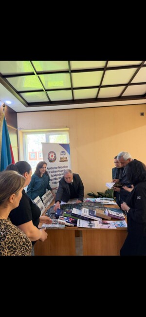 Respublika Elmi-Texniki Kitabxanasının Gəncə filialında 23 aprel – Ümumdünya Kitab və Müəlliflik Hüququ Günü münasibətilə kitab sərgisi təşkil olunub