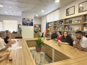 Respublika Elmi-Texniki Kitabxanasında Neft Mühəndisləri Cəmiyyətinin nümayəndələri ilə görüş keçirilib