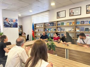 Respublika Elmi-Texniki Kitabxanasında Neft Mühəndisləri Cəmiyyətinin nümayəndələri ilə görüş keçirilib
